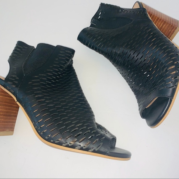 Steve Madden Black NANCII Open Bootie Sz 7 - Picture 2 of 9